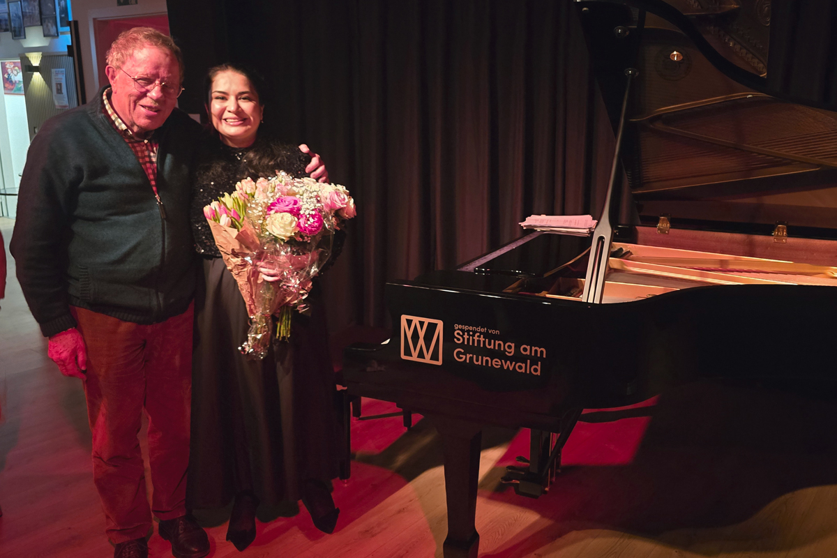 Bechstein-Flügel für das Artcafé Aviator – Stiftung am Grunewald fördert Musikprojekt